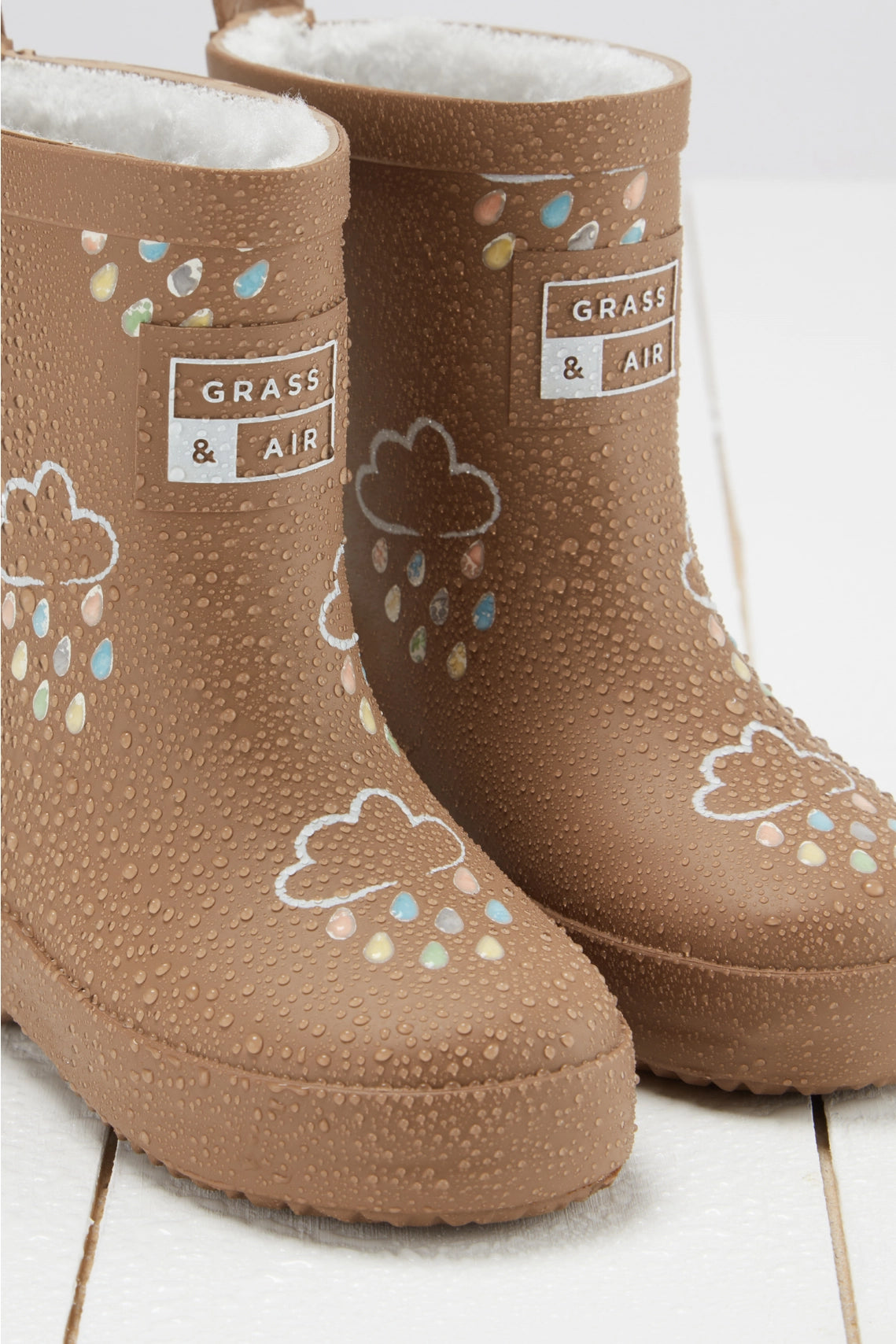 GRASS & AIR Colour Changing Wellies - Fudge